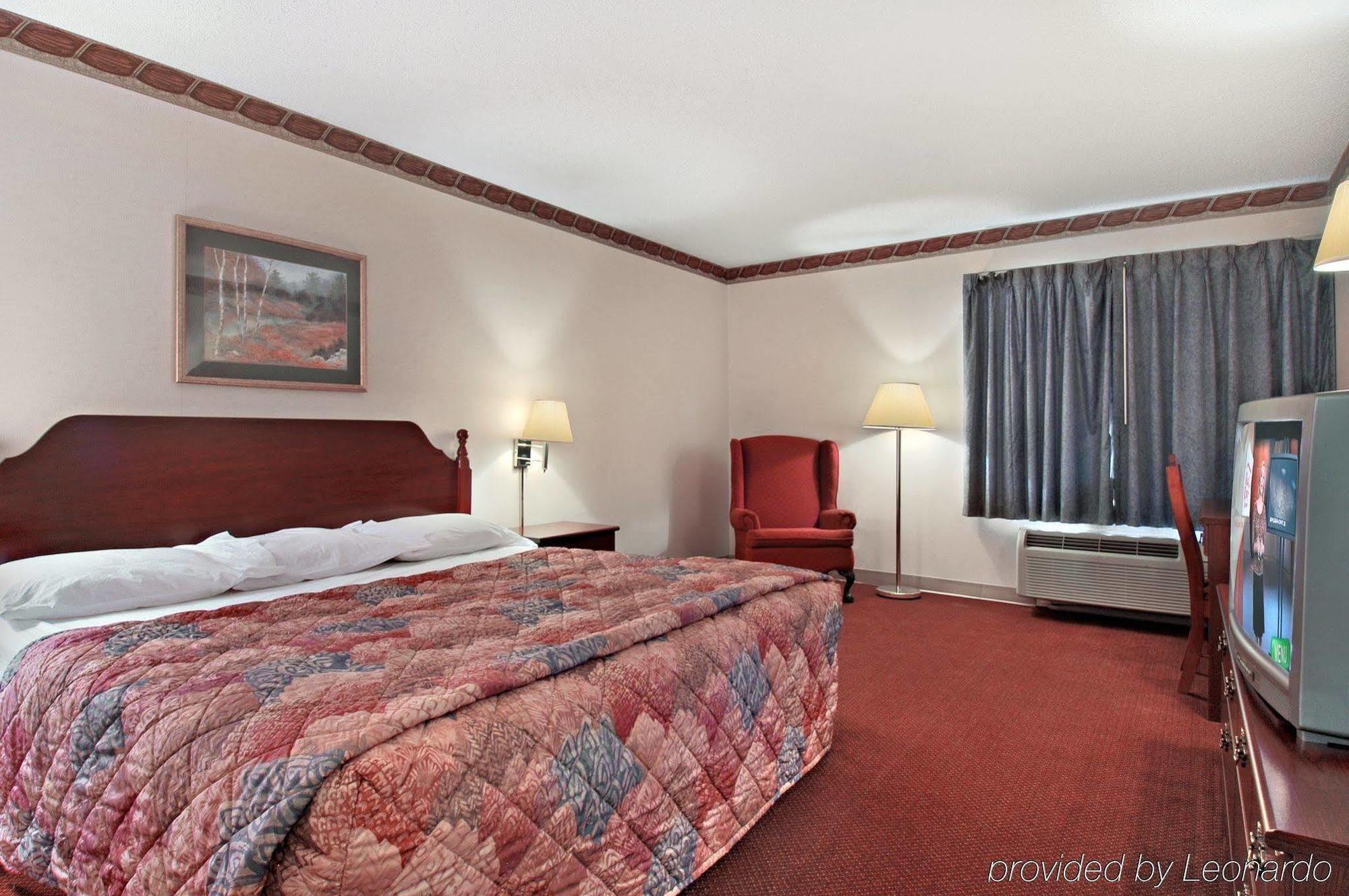 Red Roof Inn Хендерсънвил Екстериор снимка
