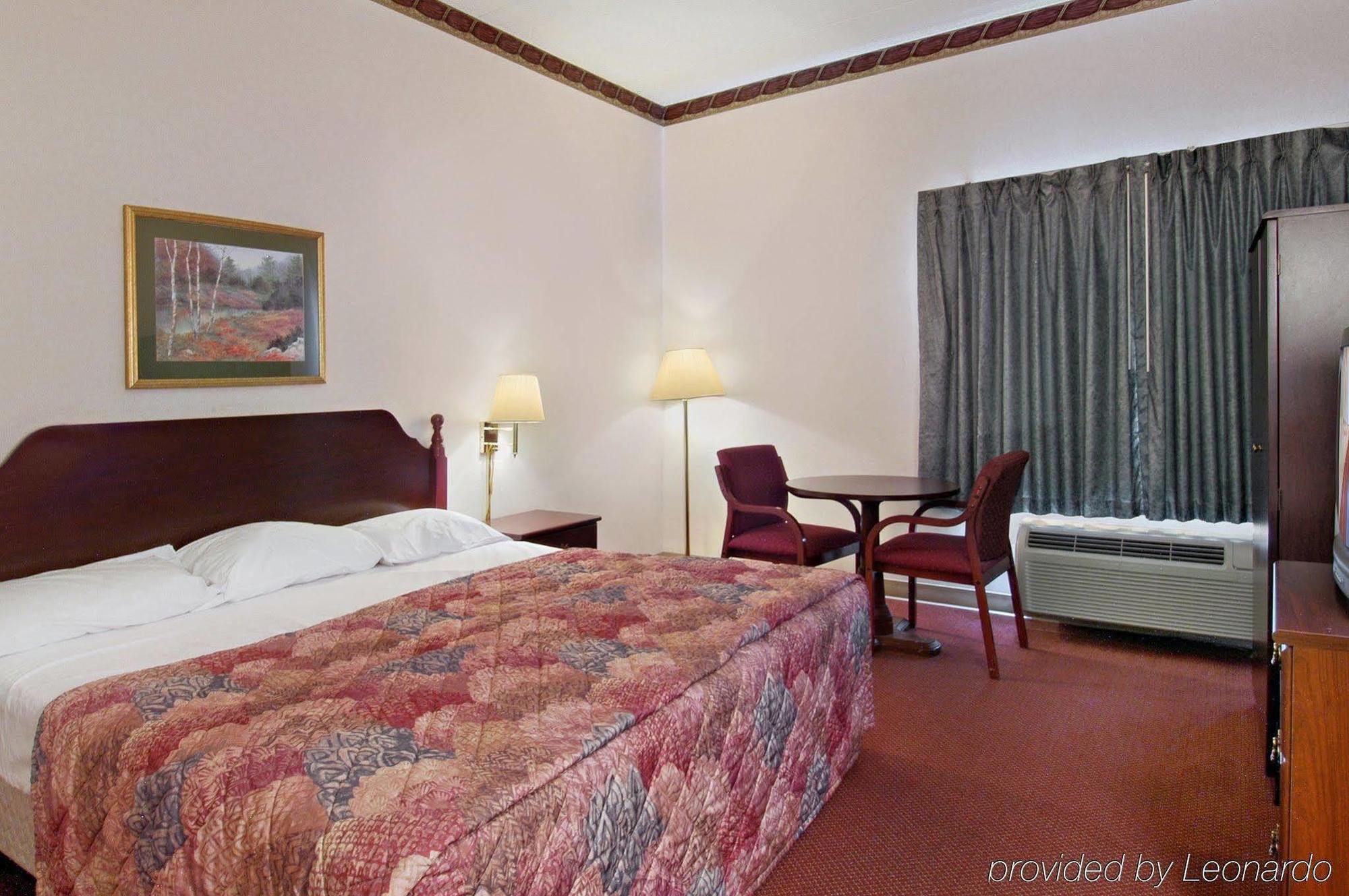 Red Roof Inn Хендерсънвил Екстериор снимка